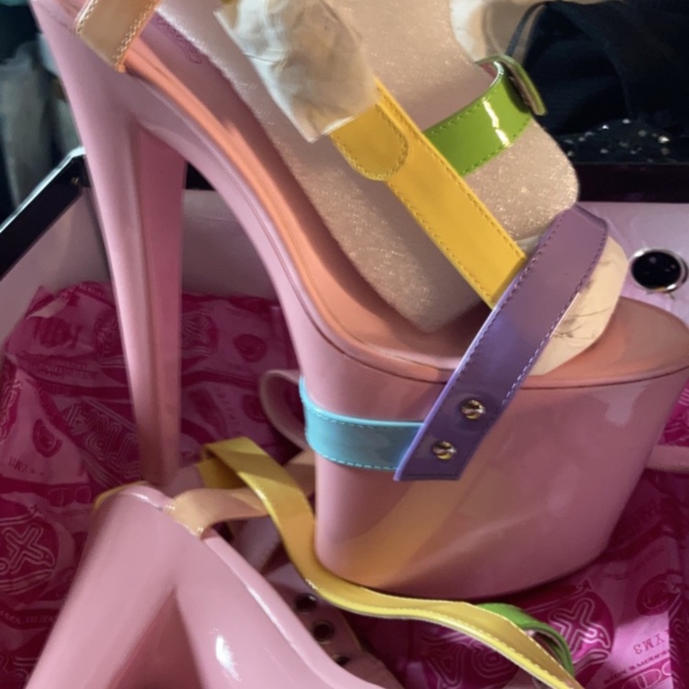 Multicolor heel